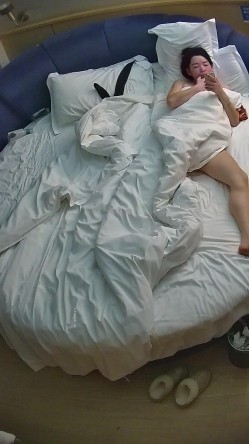 酒店偷拍白皙甜美女和纹身男友入住酒店三天吃饭日常啪啪 截图14