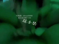 推特顶流技师「花小怂」「huaxiaosong」高超足榨手榨龟头责调教，骚逼还被土豪加钱日了 截图15