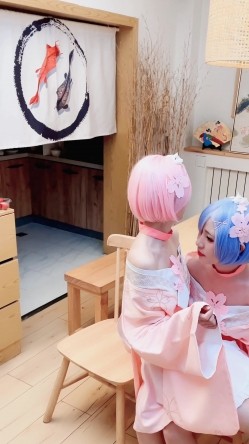 高端ACG业界女神爆机少女 喵小吉&金鱼 双模巨献《从零开始的女体盛宴》超色情舔乳磨穴 截图4