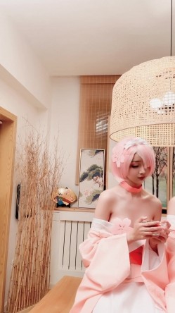 高端ACG业界女神爆机少女 喵小吉&金鱼 双模巨献《从零开始的女体盛宴》超色情舔乳磨穴 截图6