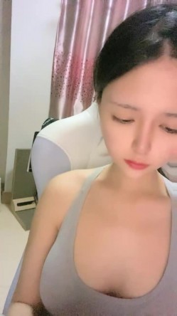 极品绿播女神下海~【娜美】，天然美乳~特写掰穴~挑逗诱惑，迷人的小洞洞张开了 截图2