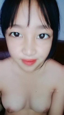 学生妹妹在家全裸自慰~【佳怡】小穴反光~！ 截图5