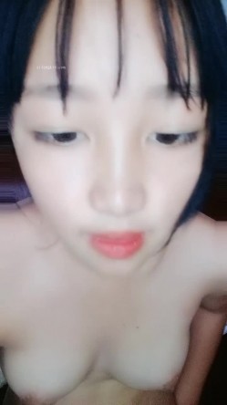 学生妹妹在家全裸自慰~【佳怡】小穴反光~！ 截图7
