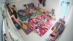 10月最新流出【破解摄像头】 ️监控下的女生宿舍日常洗澡换衣服 截图7