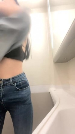 千里送逼，坐上高铁去约炮，【妖娆小宝贝】，美腿御姐，高铁厕所自慰，奥迪车震 截图1