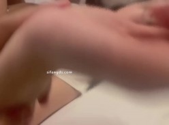 超顶淫妻博主，【琼久】，跟其他单男3P，绿帽男在旁边看别人干自己的老婆，好淫荡的画面 截图15