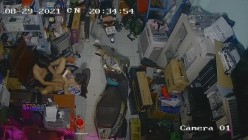 黑客破解摄像头监控偷拍 电脑维修店内夫妻口爆啪啪 超刺激！ 截图7