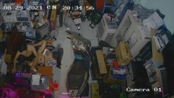 黑客破解摄像头监控偷拍 电脑维修店内夫妻口爆啪啪 超刺激！ 截图8