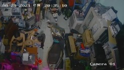 黑客破解摄像头监控偷拍 电脑维修店内夫妻口爆啪啪 超刺激！ 截图15