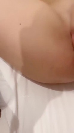 顶级颜值女模特【女模小草莓】掐脖子无套狂操白浆直流，渣男一点儿也不怜香惜玉狂干！ 截图15