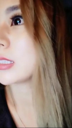 高颜值骚货少妇 深夜和炮友车震 在车里口交 开裆黑丝 炮友用手揉阴蒂 淫水直流 后入插了几下 很诱人 截图6