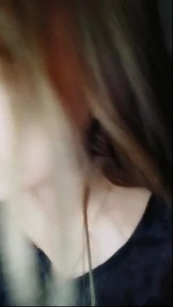 高颜值骚货少妇 深夜和炮友车震 在车里口交 开裆黑丝 炮友用手揉阴蒂 淫水直流 后入插了几下 很诱人 截图15