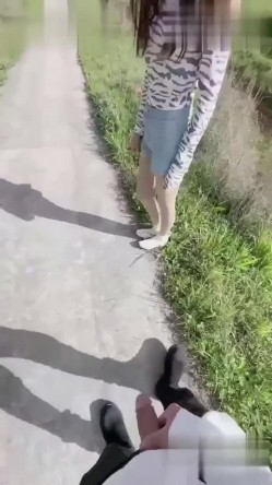 小姨子的秘密 乡村道上小姨子被陌生人追着打飞机 在金钱的诱惑下瞒着姐夫 与陌生人车震狂操高潮内射 截图3