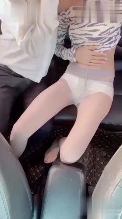 小姨子的秘密 乡村道上小姨子被陌生人追着打飞机 在金钱的诱惑下瞒着姐夫 与陌生人车震狂操高潮内射 截图9