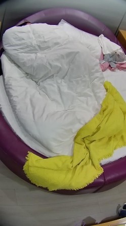 情趣台  男人跟媳妇儿日常开房 一对恩爱夫妻 最后男人内射女人好像有些不高兴 很快也哄好了 截图1