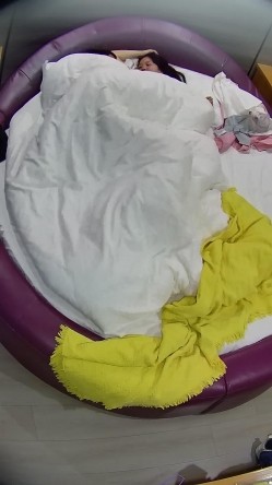 情趣台  男人跟媳妇儿日常开房 一对恩爱夫妻 最后男人内射女人好像有些不高兴 很快也哄好了 截图2