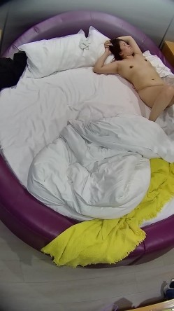 情趣台  男人跟媳妇儿日常开房 一对恩爱夫妻 最后男人内射女人好像有些不高兴 很快也哄好了 截图5