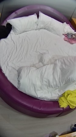 情趣台  男人跟媳妇儿日常开房 一对恩爱夫妻 最后男人内射女人好像有些不高兴 很快也哄好了 截图12