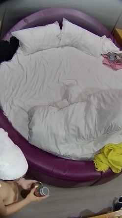 情趣台  男人跟媳妇儿日常开房 一对恩爱夫妻 最后男人内射女人好像有些不高兴 很快也哄好了 截图14