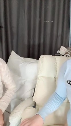 新人！双美女下海~奶子超大~【小蜜桃桃桃桃】白浆直流！ 截图3