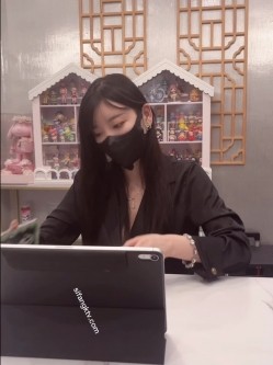 【超美颜值 ️秀人核弹】超人气女神『杨晨晨』最新高价定制剧情 爆裂黑丝露BB 捆绑强操后入 超OK女神 高清1080P版 截图2