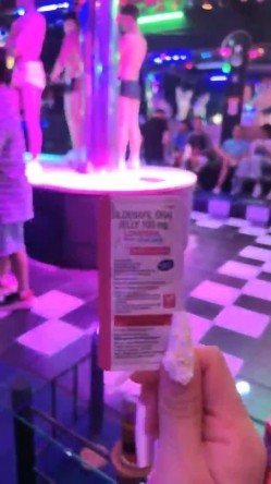 泰国旅游艳遇，【翘臀桃桃】夜店找牛郎~人强屌大，密码房洗澡~调情，口交~激情啪啪 无敌大桩机 截图6
