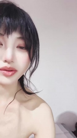 清秀学姐【少女学潮喷】零六甜苹果 白皙酥胸 逆天长腿 丝袜诱惑 跳蛋道具自慰 爽到喷水 截图7