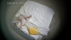 酒店偷拍 ️美女俏皮的逗弄男友鸡巴被按住屁股后入最后射嘴里 截图1