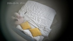 酒店偷拍 ️美女俏皮的逗弄男友鸡巴被按住屁股后入最后射嘴里 截图2