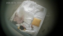 酒店偷拍 ️美女俏皮的逗弄男友鸡巴被按住屁股后入最后射嘴里 截图4