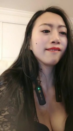 超骚御姐！疯狂喷水，【小狐狸520】，喷一半有人敲门！吓哭了，咚咚咚~人都被吓傻了 截图4