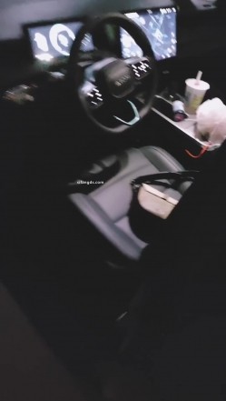 超顶级绿帽博主，【暖暖小淫妻】，看老婆被各单男干，95年的，超级骚，还有3P 截图8