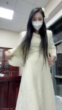 极品露脸骚母狗彤彤乖半瓶风油精下体猛插 露出 sm 完整 截图1