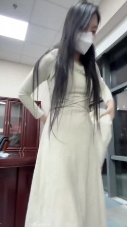 极品露脸骚母狗彤彤乖半瓶风油精下体猛插 露出 sm 完整 截图2