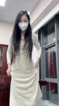 极品露脸骚母狗彤彤乖半瓶风油精下体猛插 露出 sm 完整 截图5