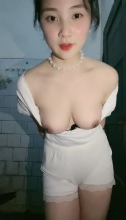 处女学生妹下海【白蔚】第一弹，初恋的感觉，完全放不开，榜一大哥在线调教 截图6