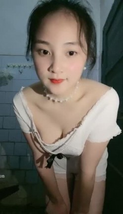 处女学生妹下海【白蔚】第一弹，初恋的感觉，完全放不开，榜一大哥在线调教 截图11