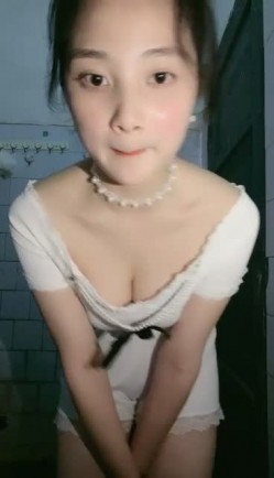 处女学生妹下海【白蔚】第一弹，初恋的感觉，完全放不开，榜一大哥在线调教 截图15