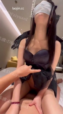 大神包养流出，【巅峰MALONG精品】，01年_170，澳洲留学白富美，颜值很高，半露脸无套内射 截图10