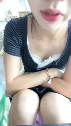 新人下海！逆天颜值，【五花肉】，清秀四川小美女，年轻脸蛋全是胶原蛋白，毛茸茸少女逼 截图3