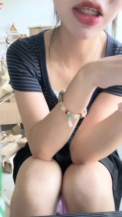 新人下海！逆天颜值，【五花肉】，清秀四川小美女，年轻脸蛋全是胶原蛋白，毛茸茸少女逼 截图8