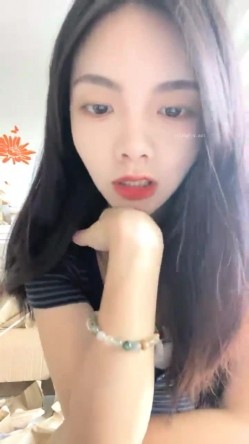 新人下海！逆天颜值，【五花肉】，清秀四川小美女，年轻脸蛋全是胶原蛋白，毛茸茸少女逼 截图12