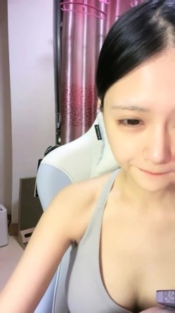 极品绿播女神下海~【娜美】，天然美乳~特写掰穴~挑逗诱惑，迷人的小洞洞张开了 截图1