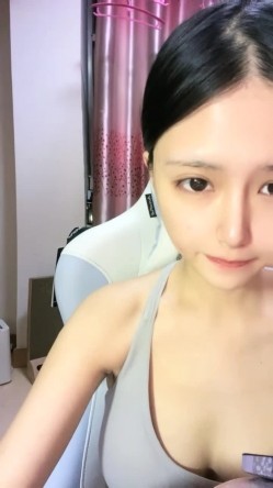 极品绿播女神下海~【娜美】，天然美乳~特写掰穴~挑逗诱惑，迷人的小洞洞张开了 截图2
