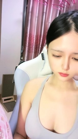 极品绿播女神下海~【娜美】，天然美乳~特写掰穴~挑逗诱惑，迷人的小洞洞张开了 截图6