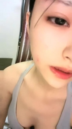 极品绿播女神下海~【娜美】，天然美乳~特写掰穴~挑逗诱惑，迷人的小洞洞张开了 截图16