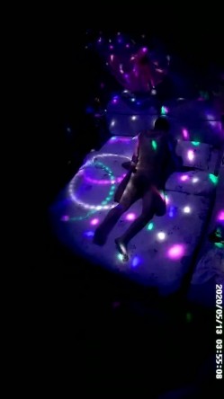 360情趣酒店霓虹灯主题套房偷拍帅哥半夜酒吧泡个喝得有点高的美女开房啪啪 截图5