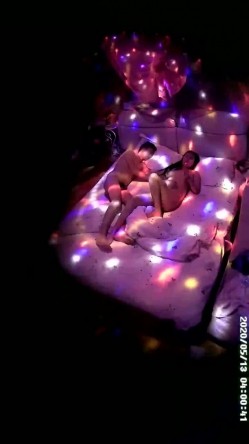 360情趣酒店霓虹灯主题套房偷拍帅哥半夜酒吧泡个喝得有点高的美女开房啪啪 截图6