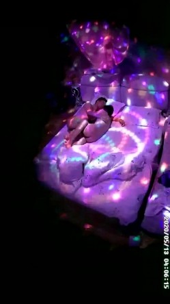 360情趣酒店霓虹灯主题套房偷拍帅哥半夜酒吧泡个喝得有点高的美女开房啪啪 截图7