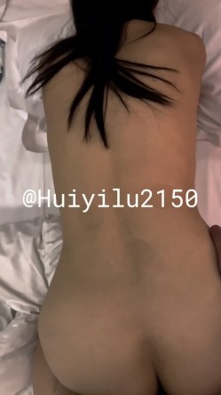 推特炮王【吃鸡回忆录】，激情后入打桩，主打真实 截图10